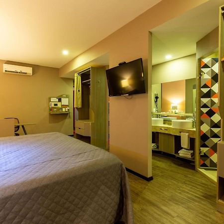 Hotel Glow Point - Mulza Леон Экстерьер фото