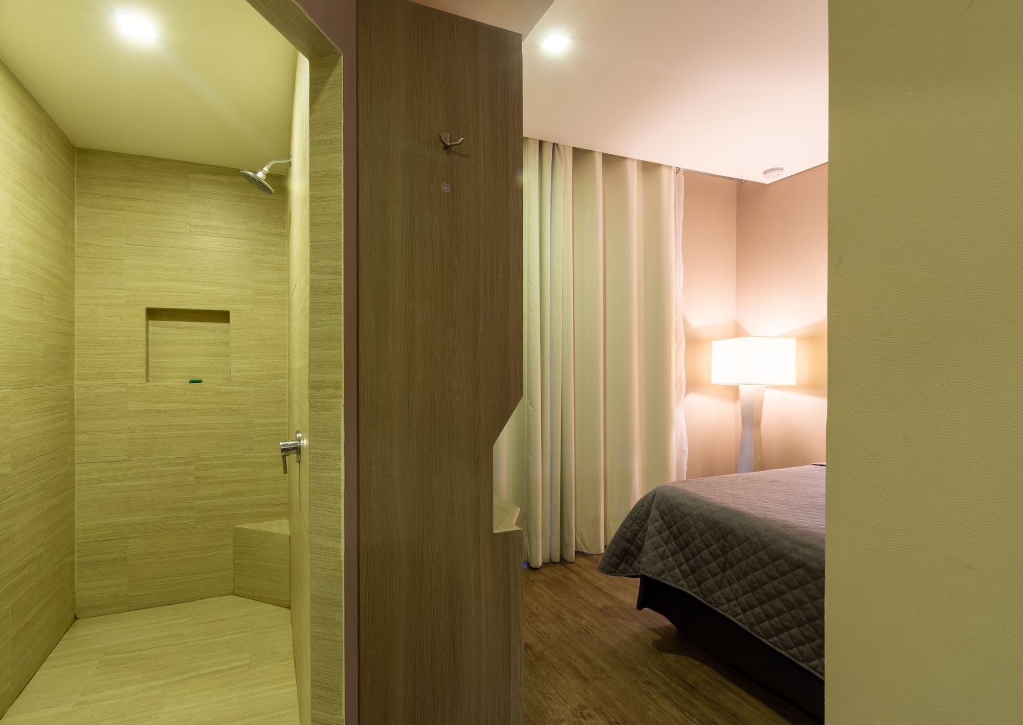 Hotel Glow Point - Mulza Леон Экстерьер фото