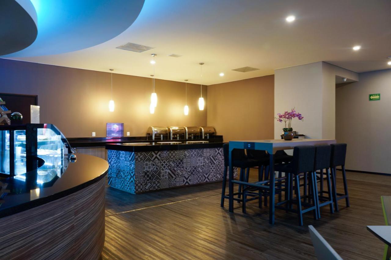 Hotel Glow Point - Mulza Леон Экстерьер фото