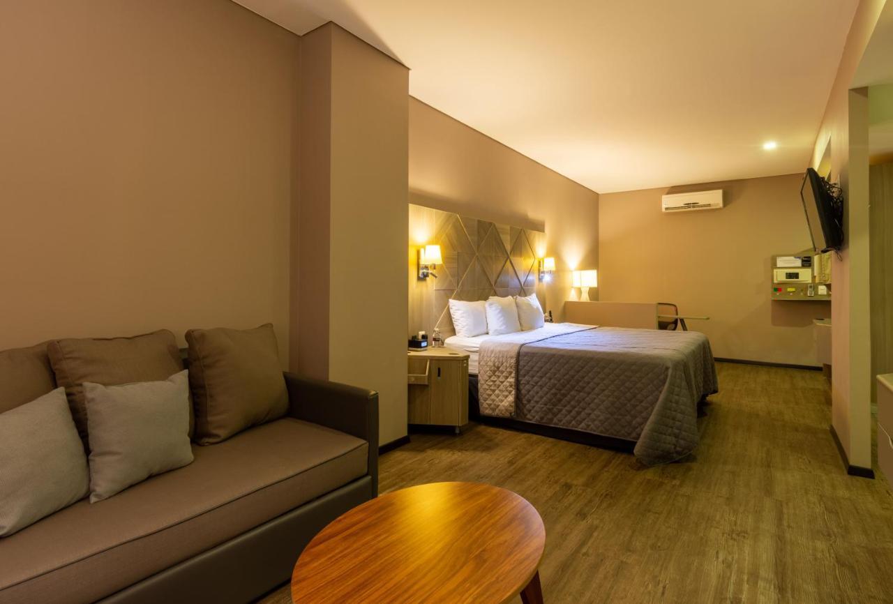 Hotel Glow Point - Mulza Леон Экстерьер фото