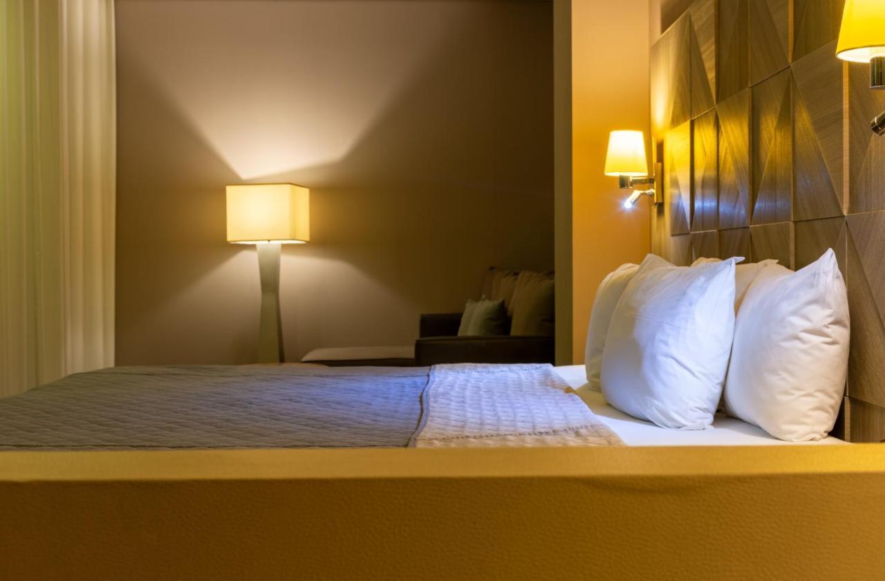 Hotel Glow Point - Mulza Леон Экстерьер фото