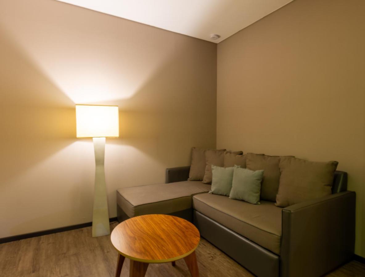 Hotel Glow Point - Mulza Леон Экстерьер фото